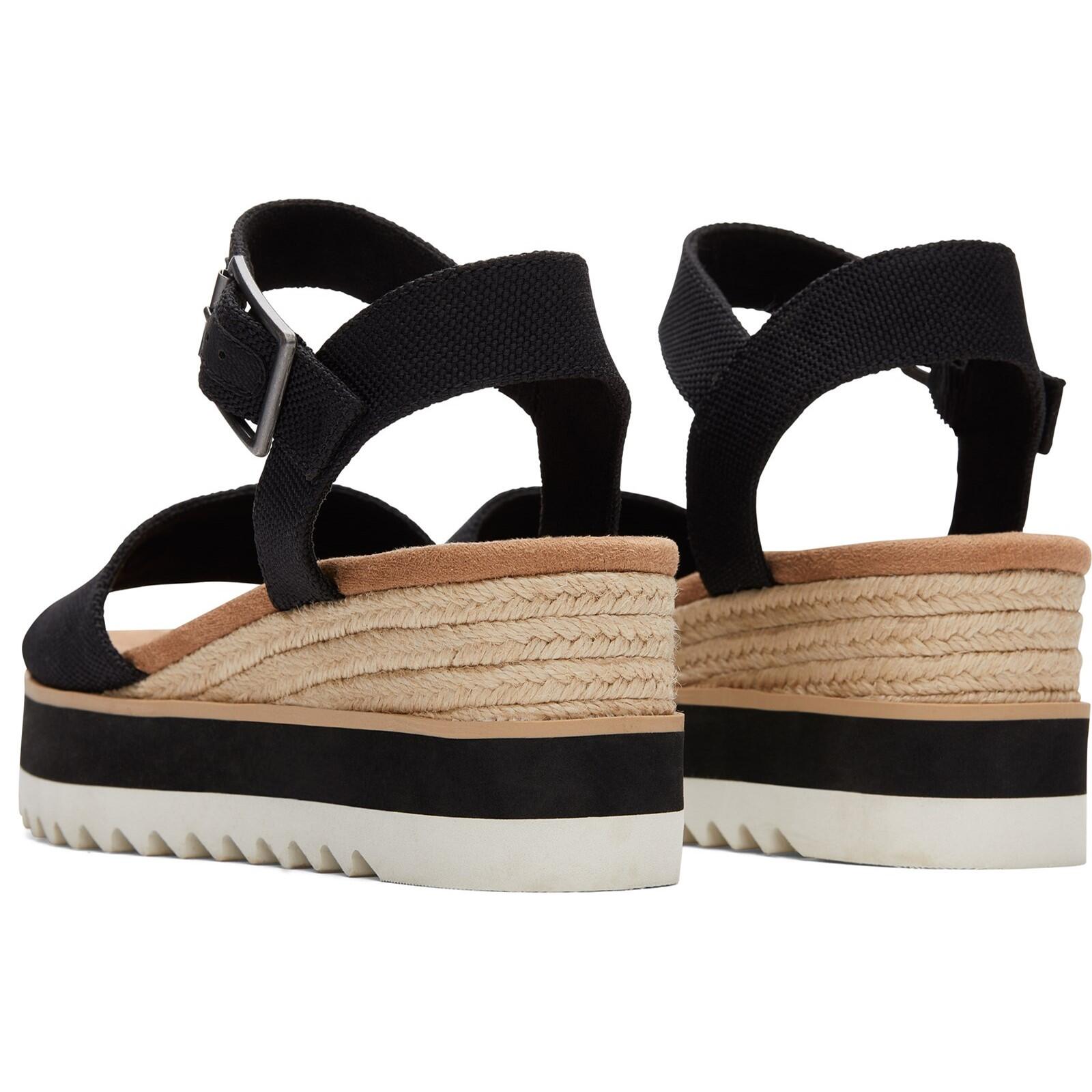 Diana Womens Buckle Sandals 2/3