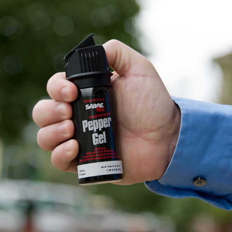Spray autoaparare cu piper gel Sabre 50 g cu suport inclus