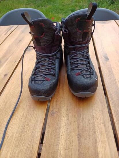 Entre Particuliers - Chaussures de trekking en cuir imperméable Forclaz