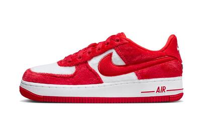 Sportschoenen air force 1 low valentine's day fleece (2024)
