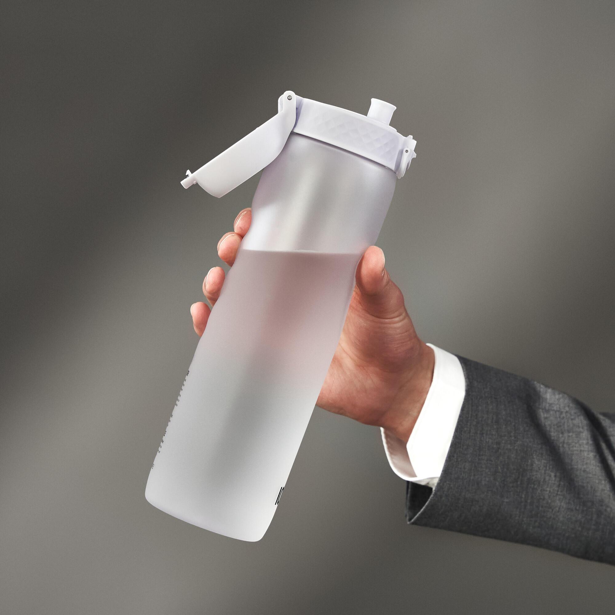 Butelka motywacyjna z miarką ION8 MOTIVATOR BPA Free 3/8