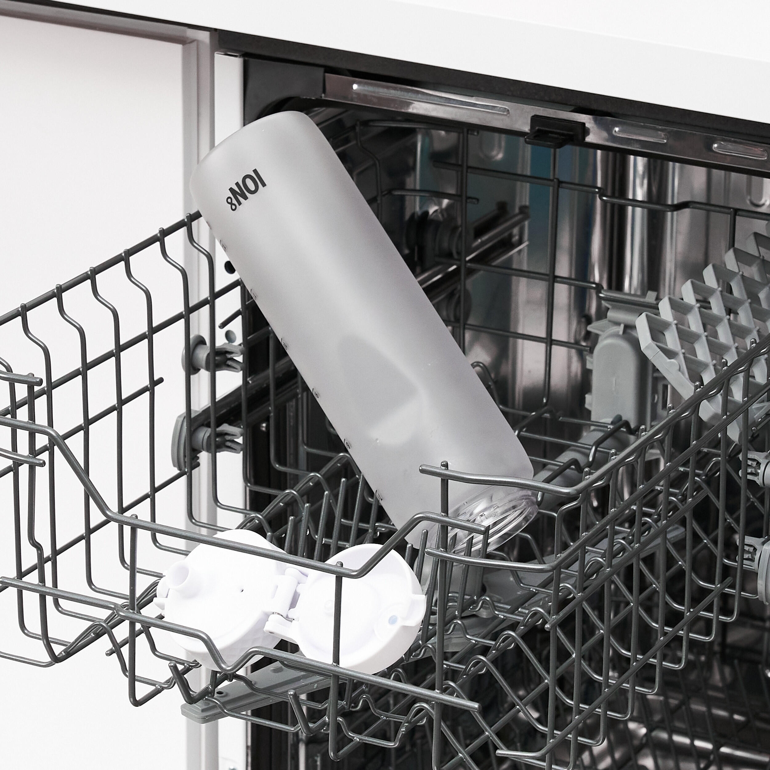 Butelka motywacyjna z miarką ION8 MOTIVATOR BPA Free 6/8