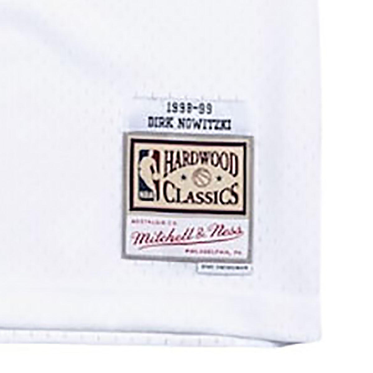 Mitchell & Ness Swingman Jersey Dallas Mavericks Dirk Nowitzki 1998/99 weiß 3/3