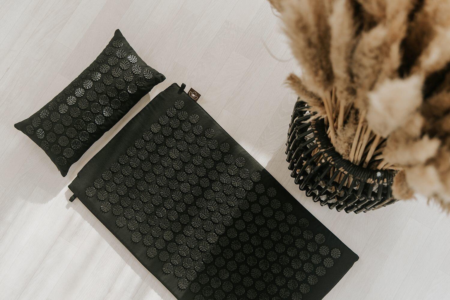 Lotus Spijkermat zwart 4/5
