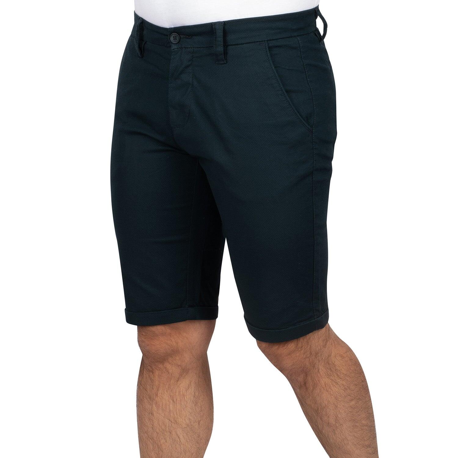 bleu marine.