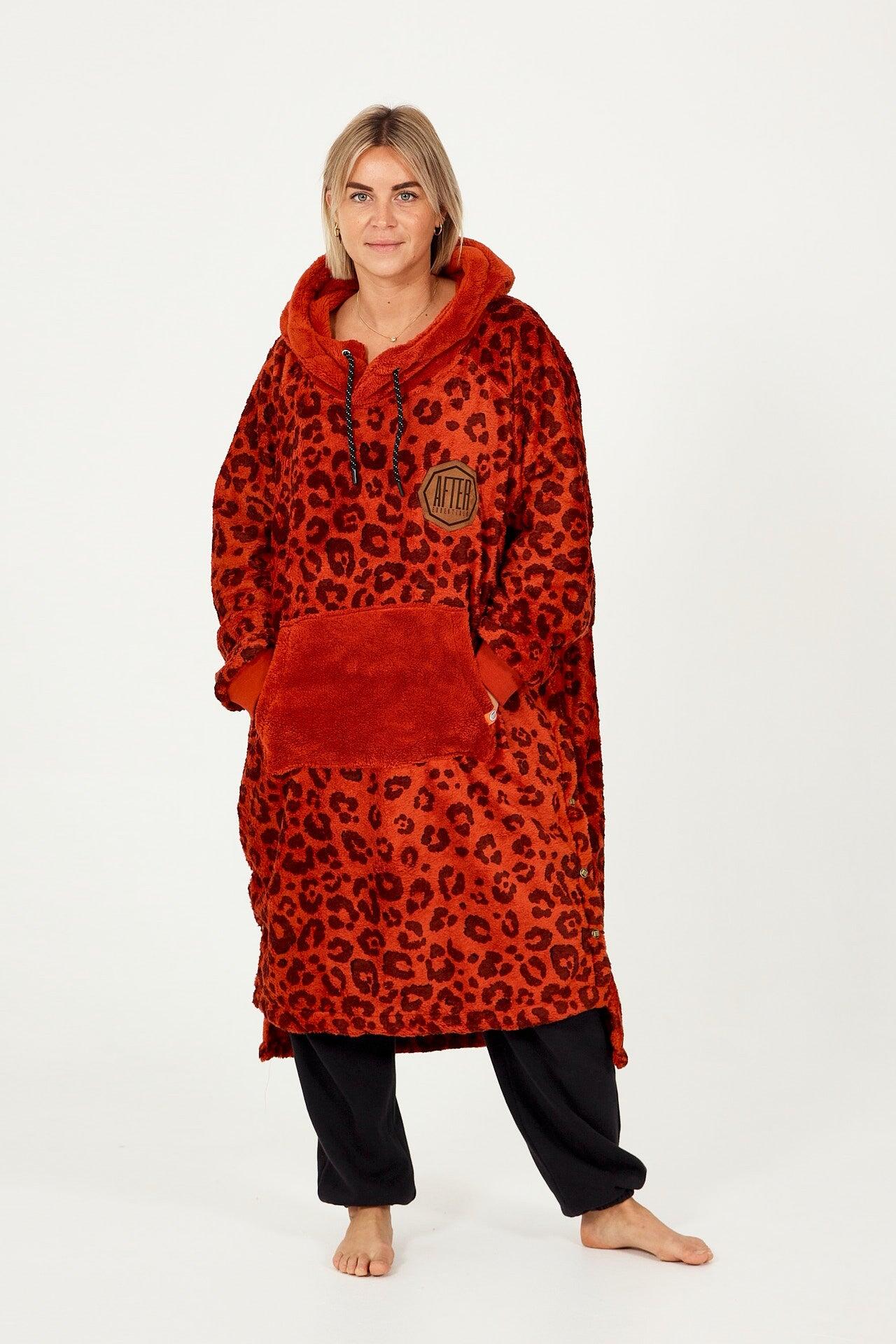 AFTER ESSENTIALS Poncho Sofa - quente e confortável - Leopard