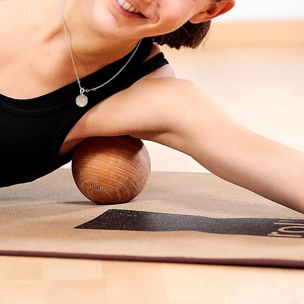 Faszienball 10 cm Kugel Walnuss aus FSC zertifiziertem Holz - ROLLHOLZ 5/5