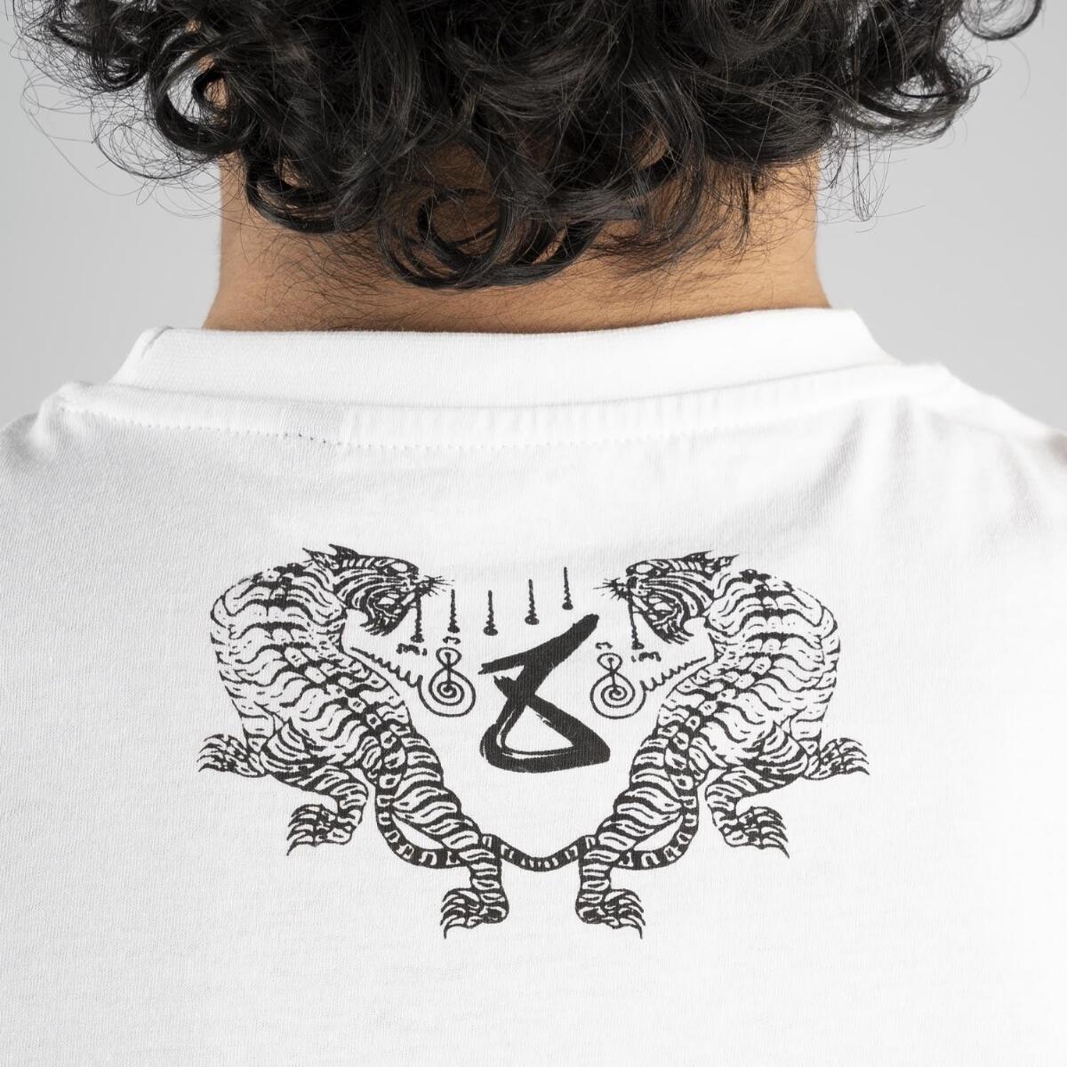 8 Weapons T-Shirt - Eight Ways 6/7
