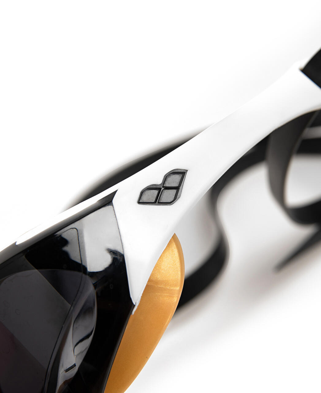 Arena Cobra Edge Core Swipe Goggle Gold / Black 6/12