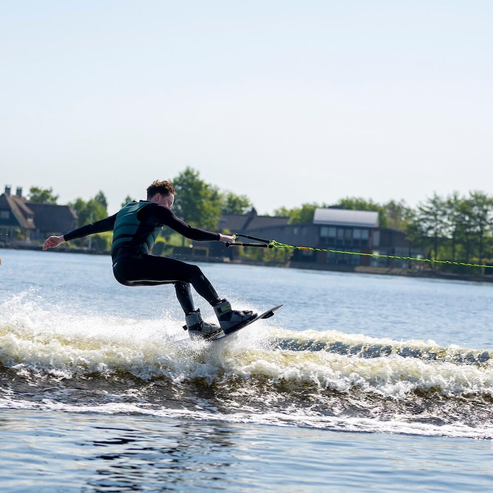 Stardupp Reload Wakeboard Set Rood - 139CM - Wakeboard + Lijn + Bindingen 4/7
