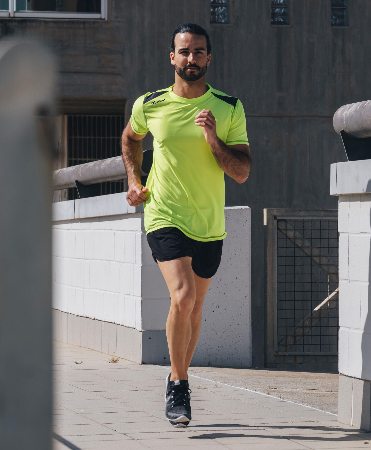 Camiseta Running Manga Corta Hombre Asioka Volga Verde Flúor.Transpirable 4/7