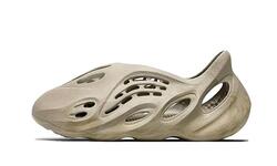 Yeezy Foam RNNR Stone Salt