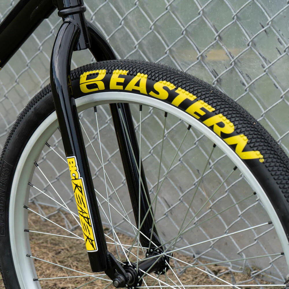 Growler 26 x 2.125 Cruiser Tyre - Yellow 3/4
