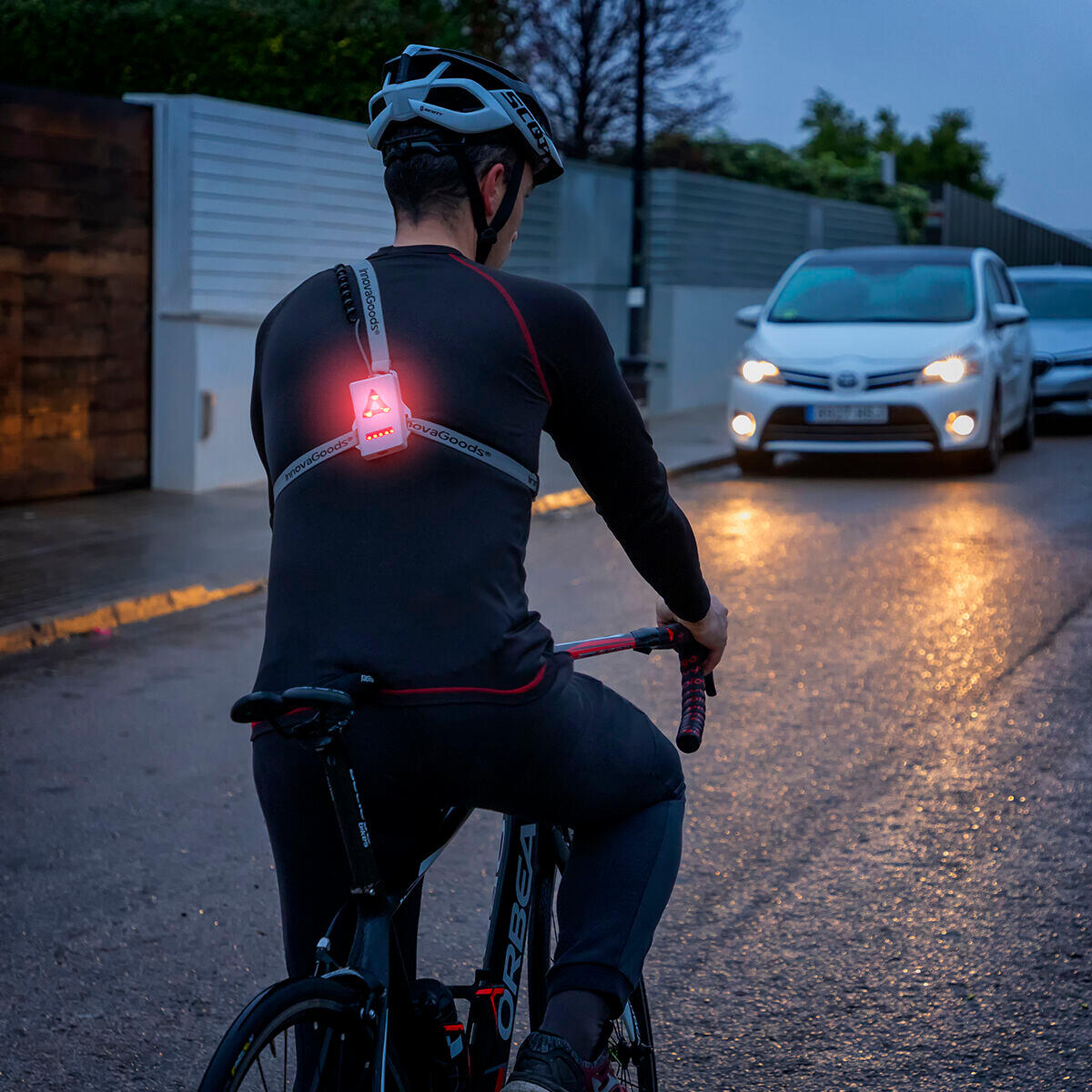 Arnês Desportivo com Luzes LED InnovaGoods 3/5