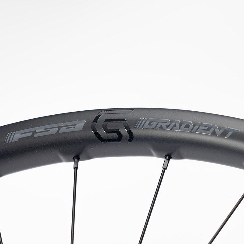 Paire de roues FSA Gradient TLR Shimano 2/3