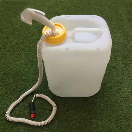 Mobiles 12V-Duschset mit 20-Liter-Kanister
