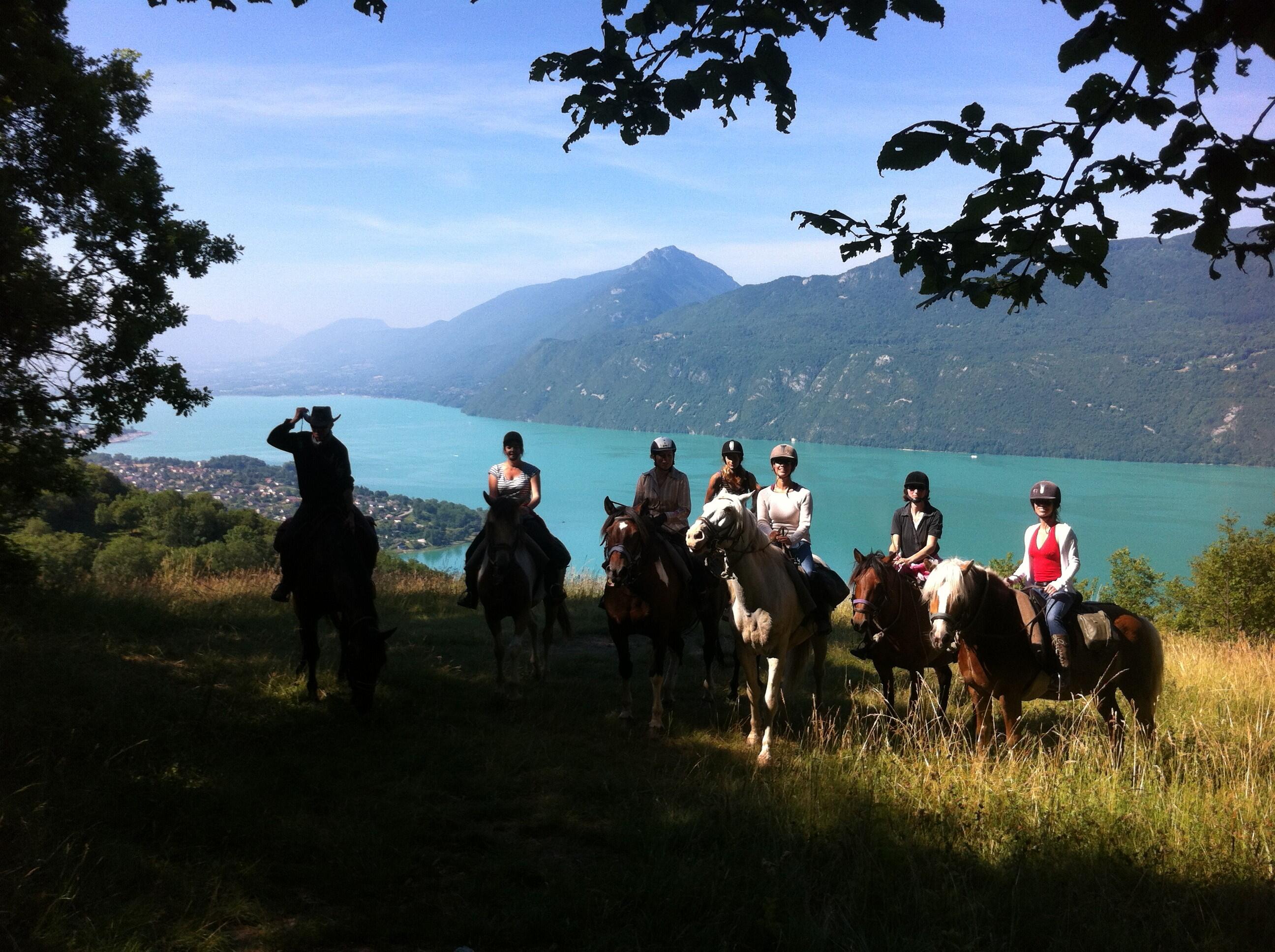 Randonnée à cheval entre forêts et montagnes dans le Massif des Bauges 1/1