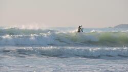 Surf en Bretagne : surf et partage sur les vagues de Plouharnel