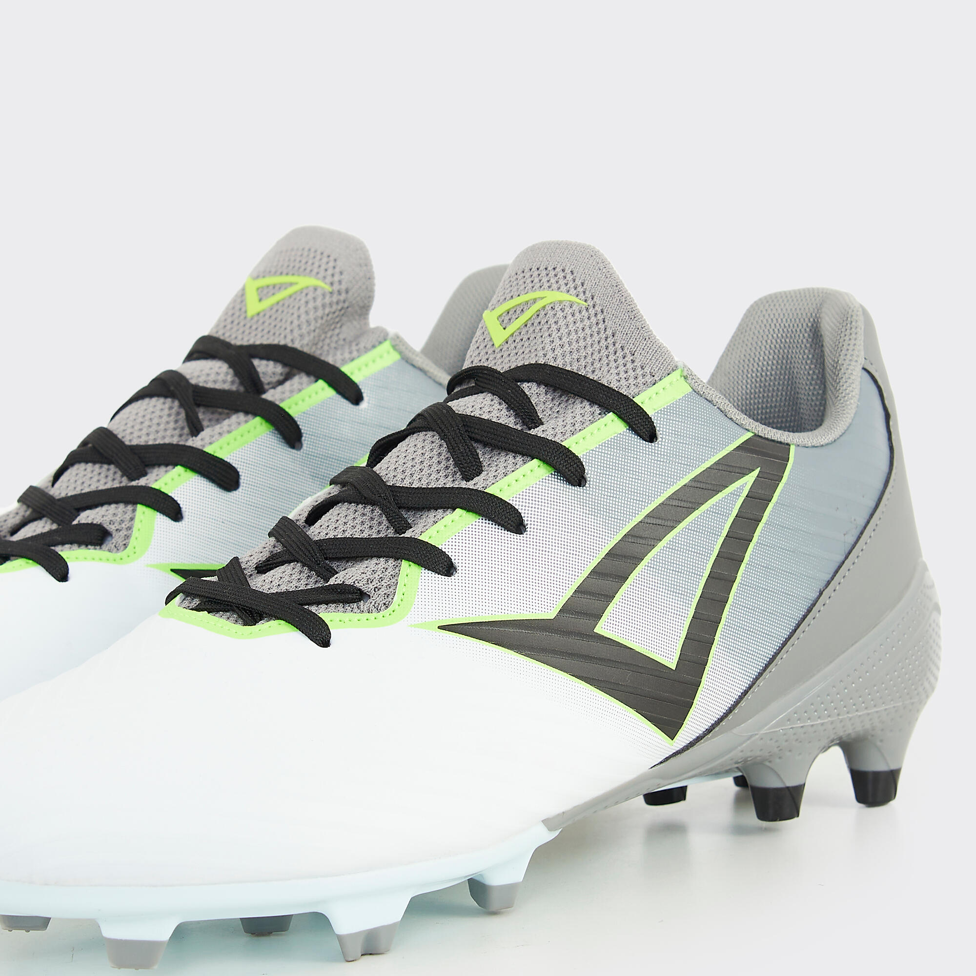 Chaussure de football modèle Delta 4/6