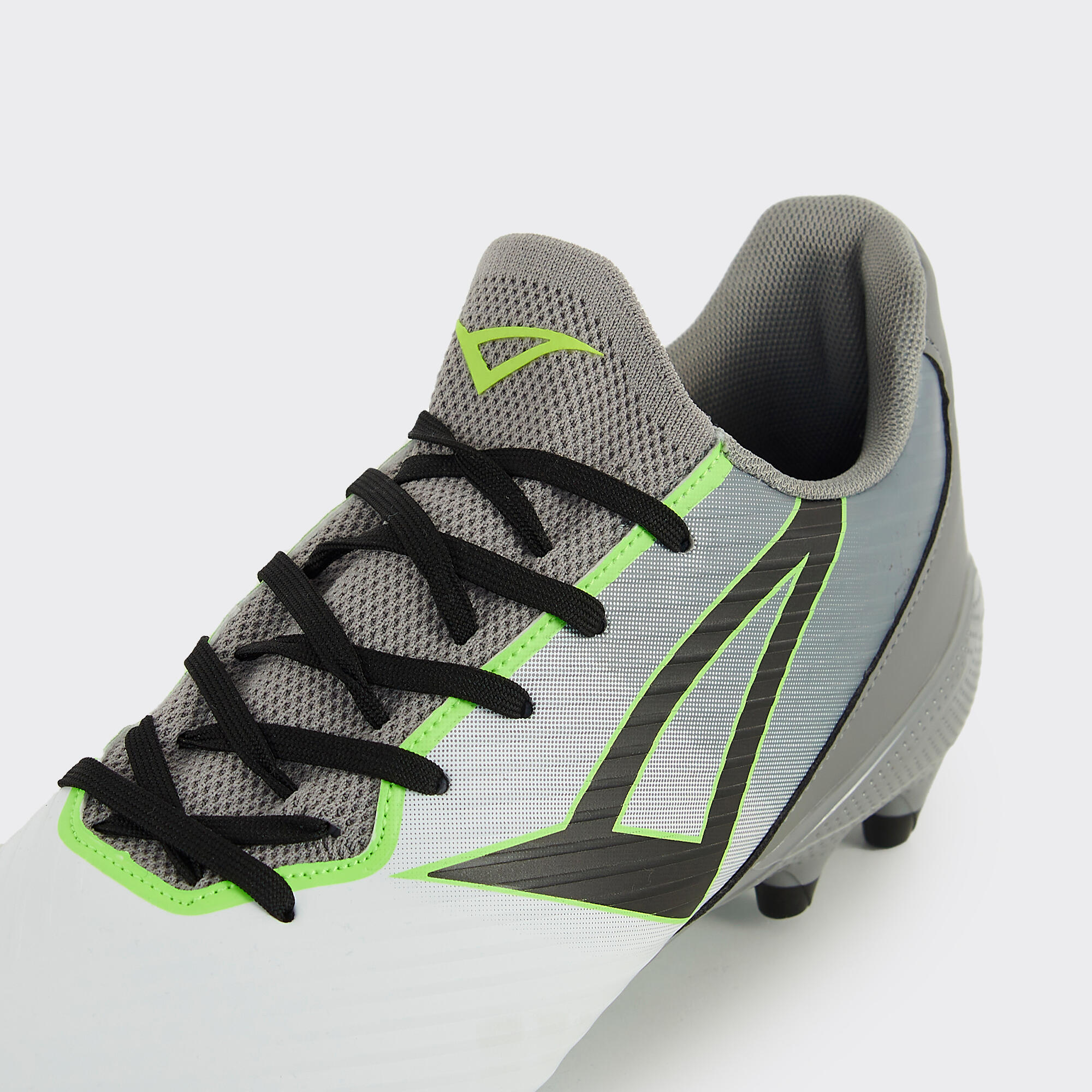 Chaussure de football modèle Delta 3/6