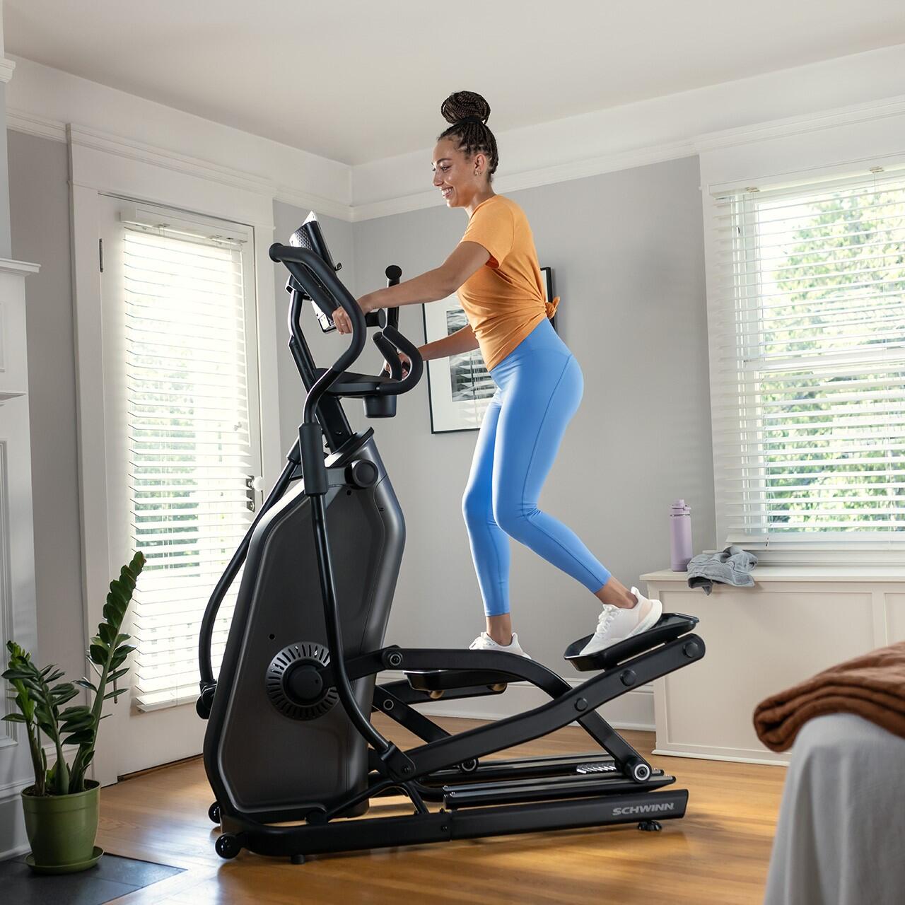 590E Elliptical Trainer 2/7