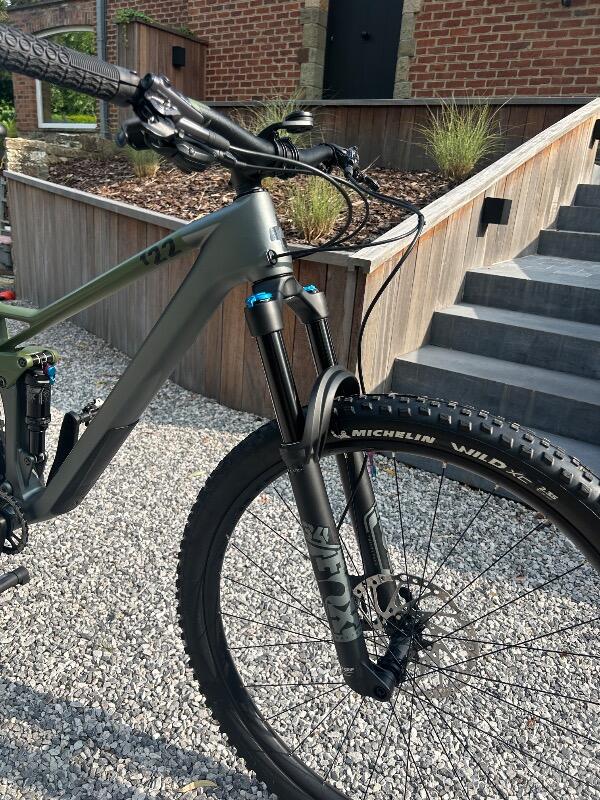 Entre Particuliers - VTT cube carbone 29" M 3/5