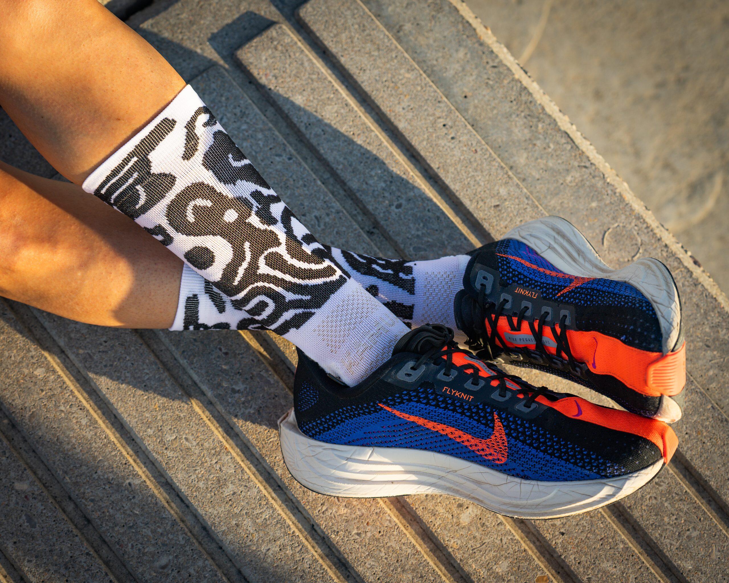 Meias DYSTOPIAN 4 de RUNNING (Preto e Branco) – 1 fio 5/6