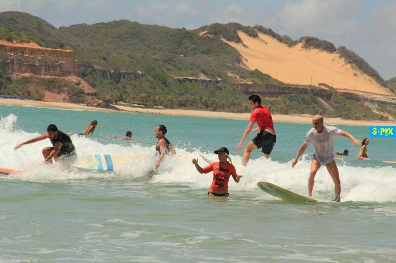 DECATHLON TRAVEL Kennismaking met surfen in Tibau do Sul in Brazilië