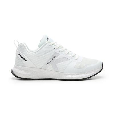 Zapatillas de la marca Kelme para hombre en color blanco.