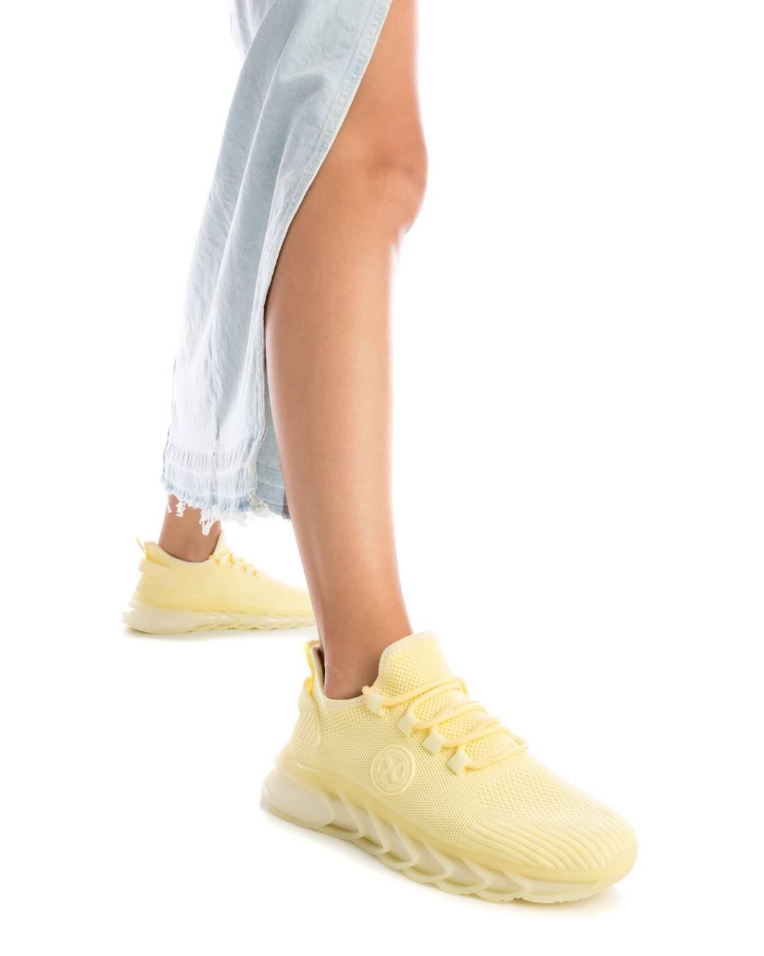 Zapatilla De Mujer Xti 142475 Amarillo 2/6