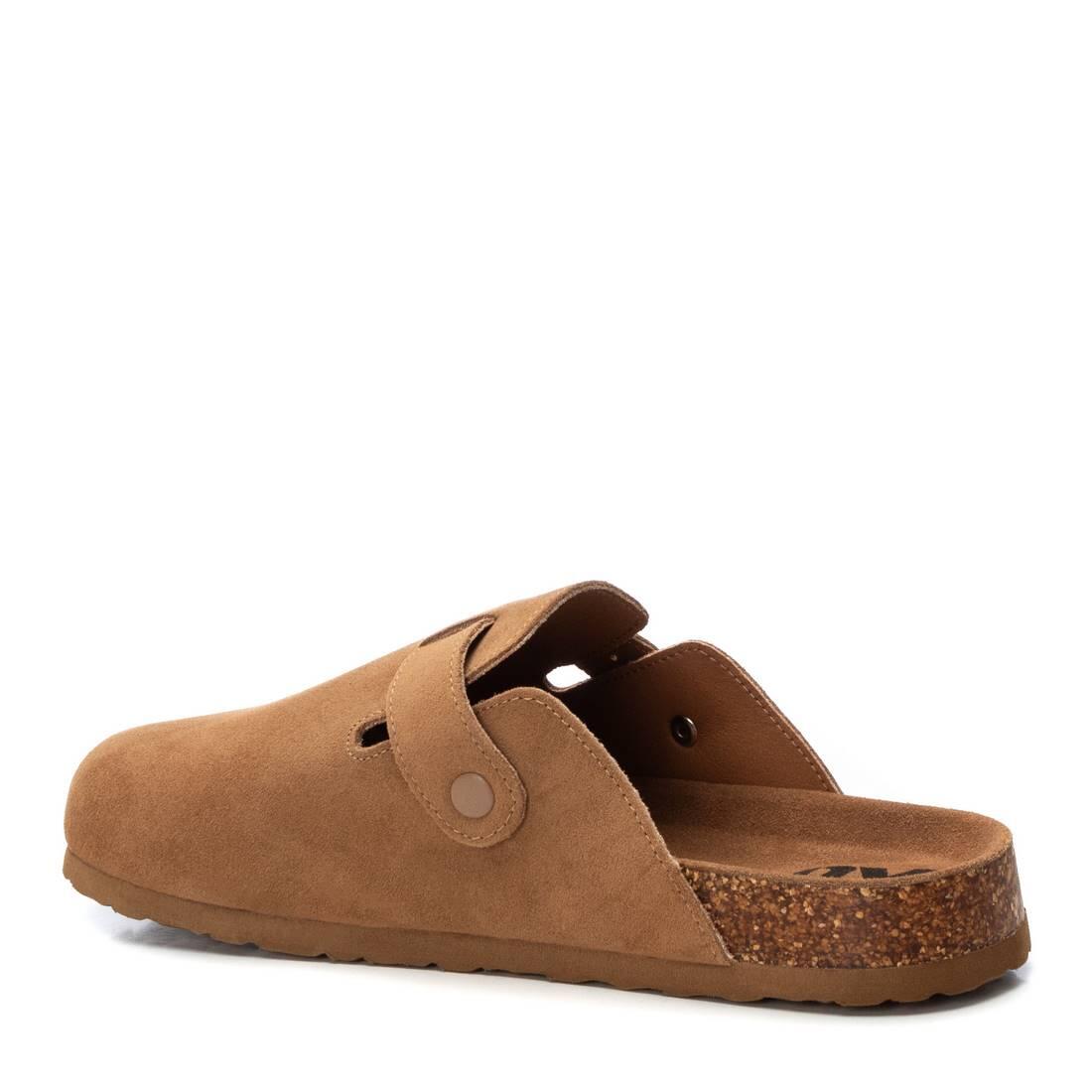 Zueco De Hombre Xti 144138 Camel 3/4