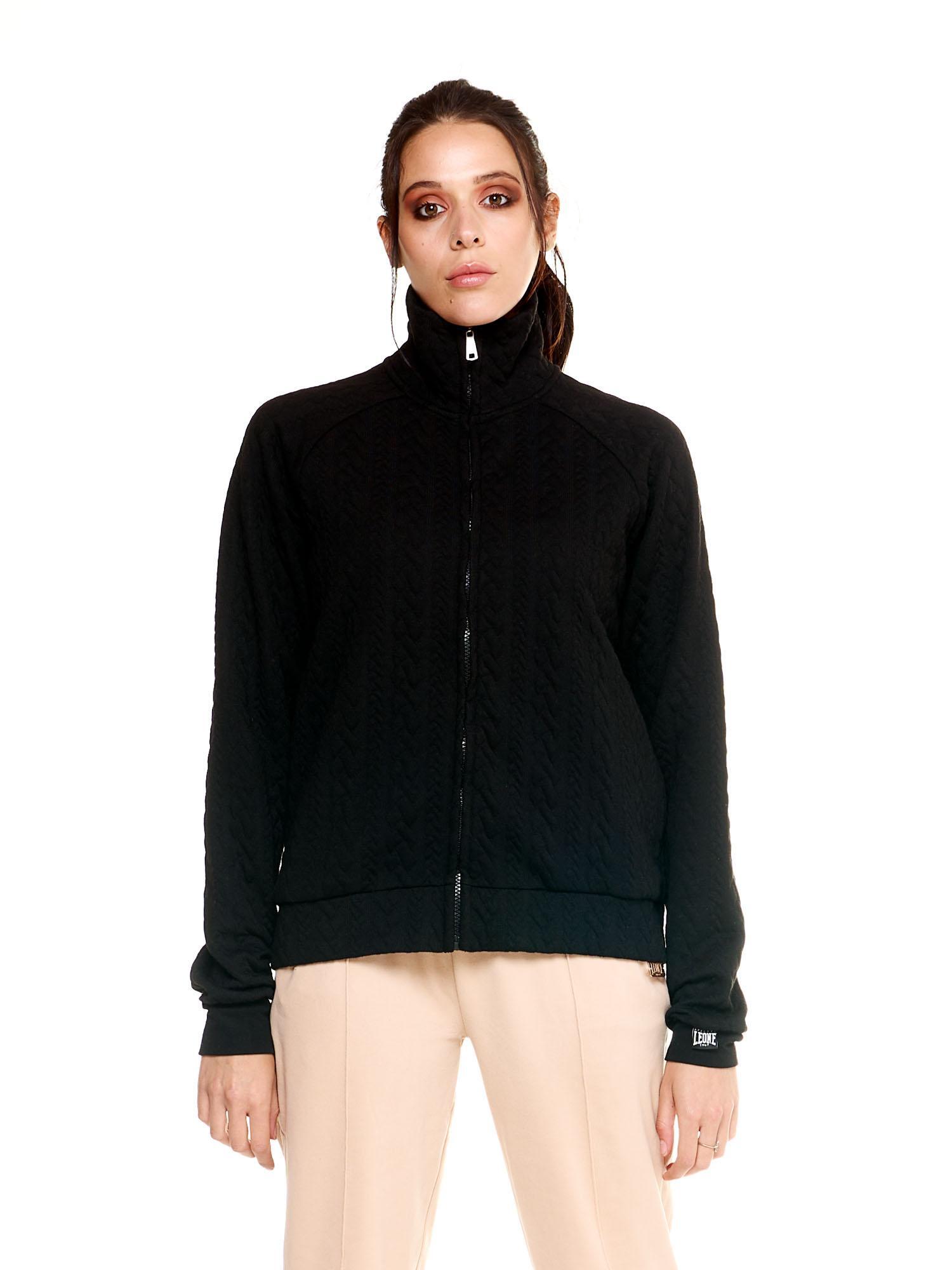Blusa de moletom feminina Leone com gola alta e zíper frontal, na cor cinza. 2/8