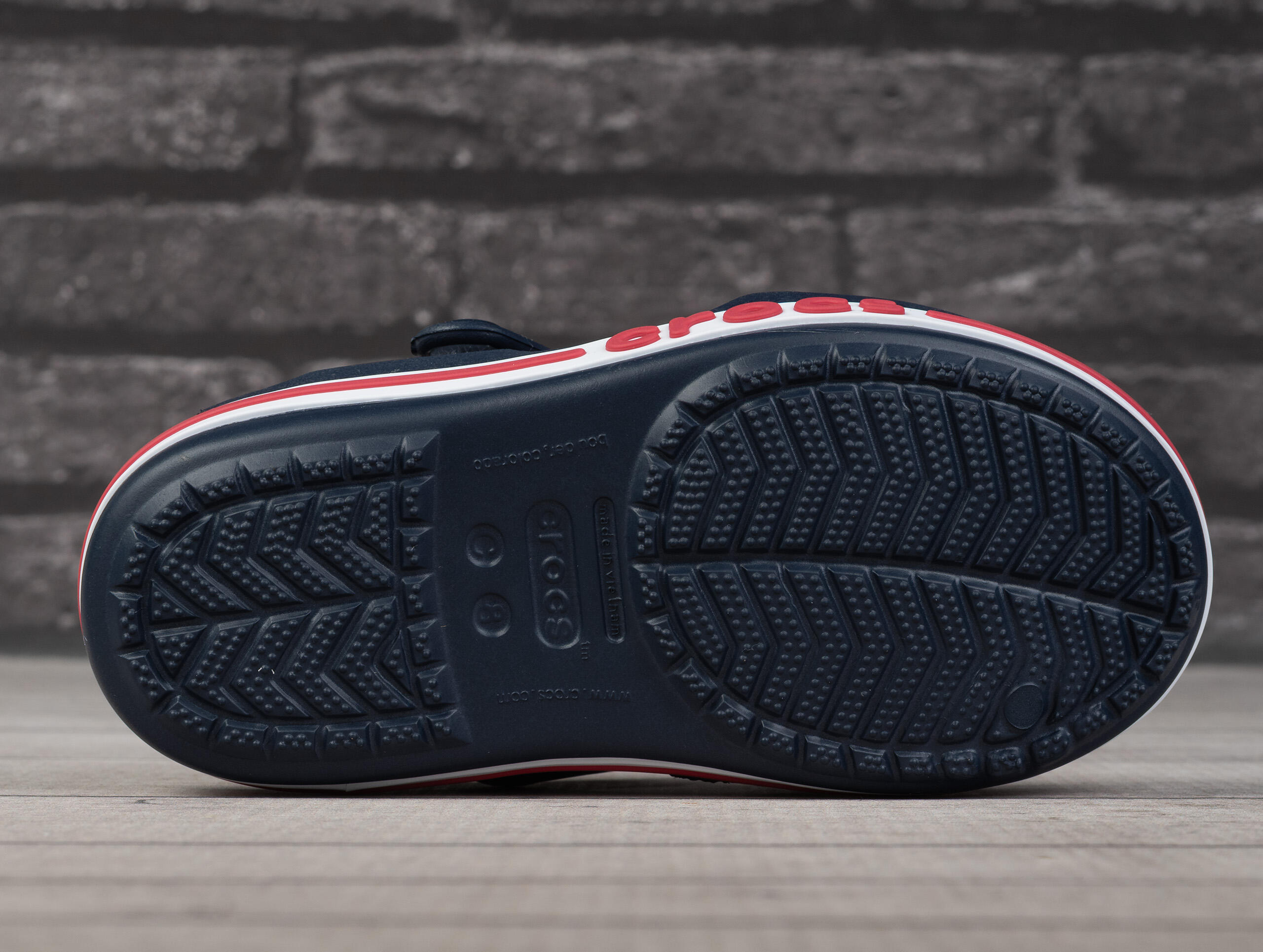 Sandały chłopięce na basen Crocs BAYABAND 5/7
