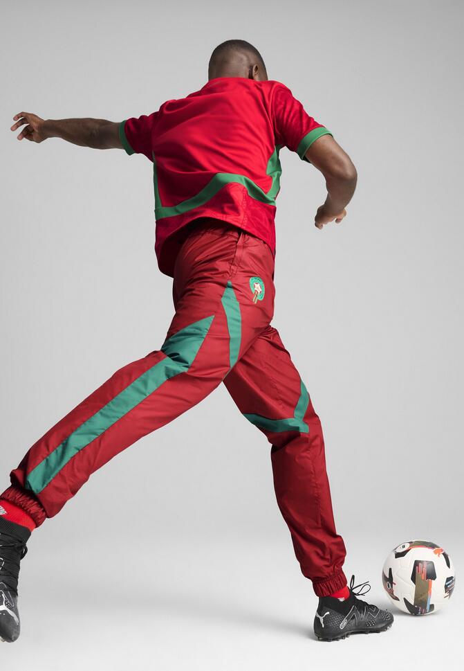 Męskie tkane spodnie przedmeczowe Maroko PUMA Intense Red Archive Green
