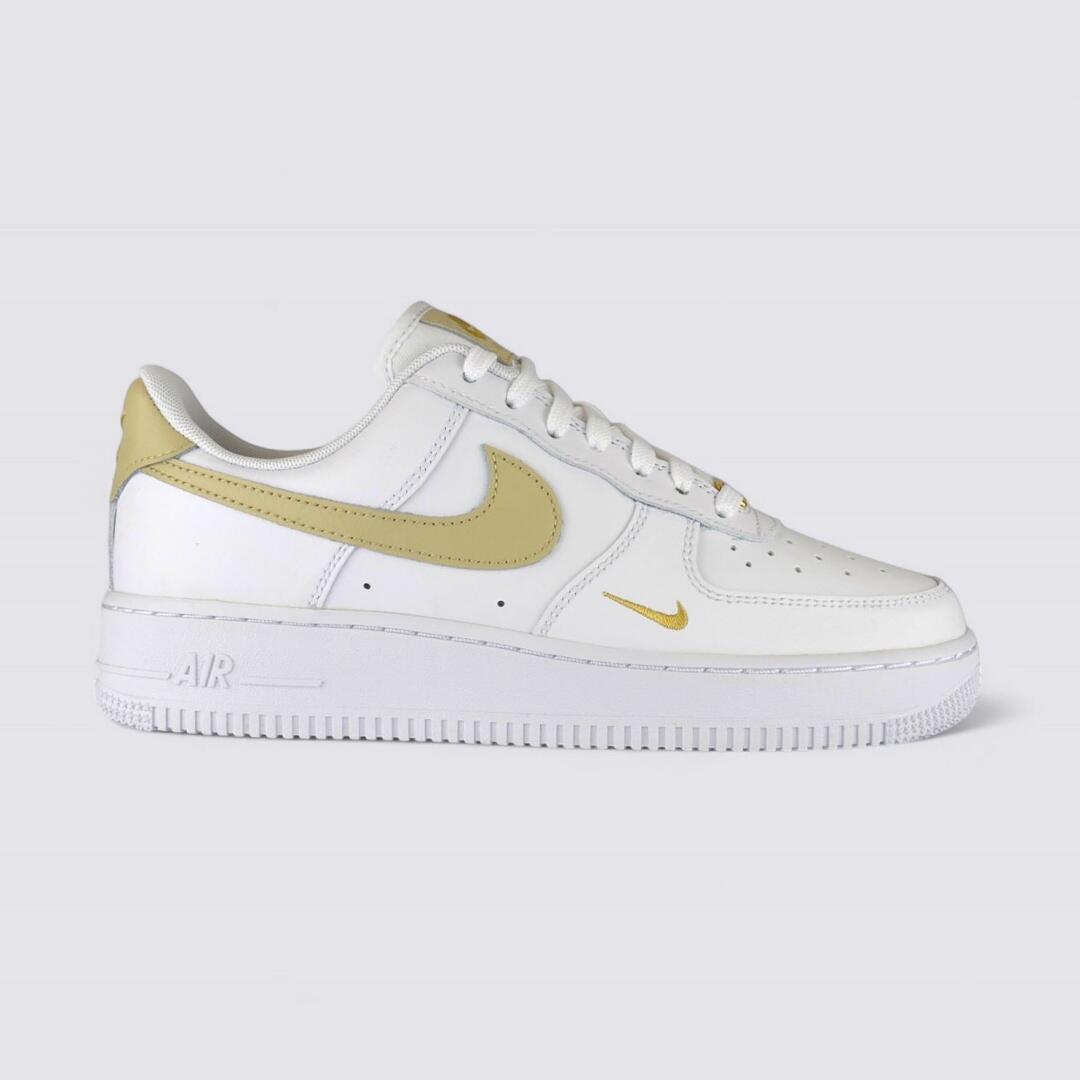 Buty lifestyle damskie Nike Air Force 1 '07 ESS CZ0270-105 2/4