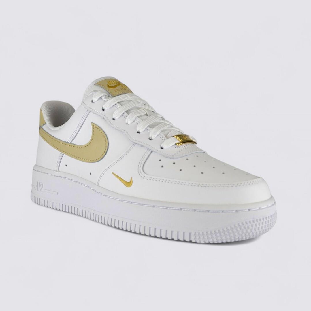 Buty lifestyle damskie Nike Air Force 1 '07 ESS CZ0270-105 4/4