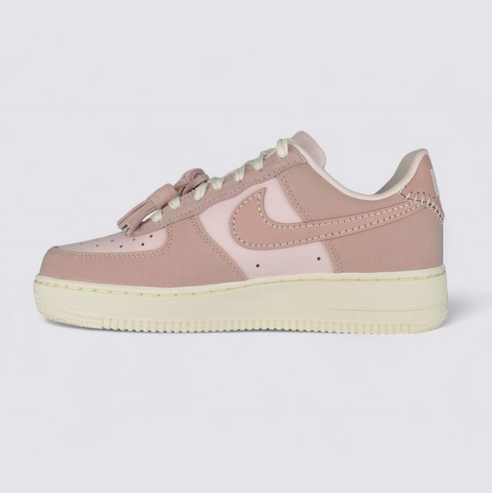 Buty lifestyle damskie Nike Air Force 1 '07 IB4654-661