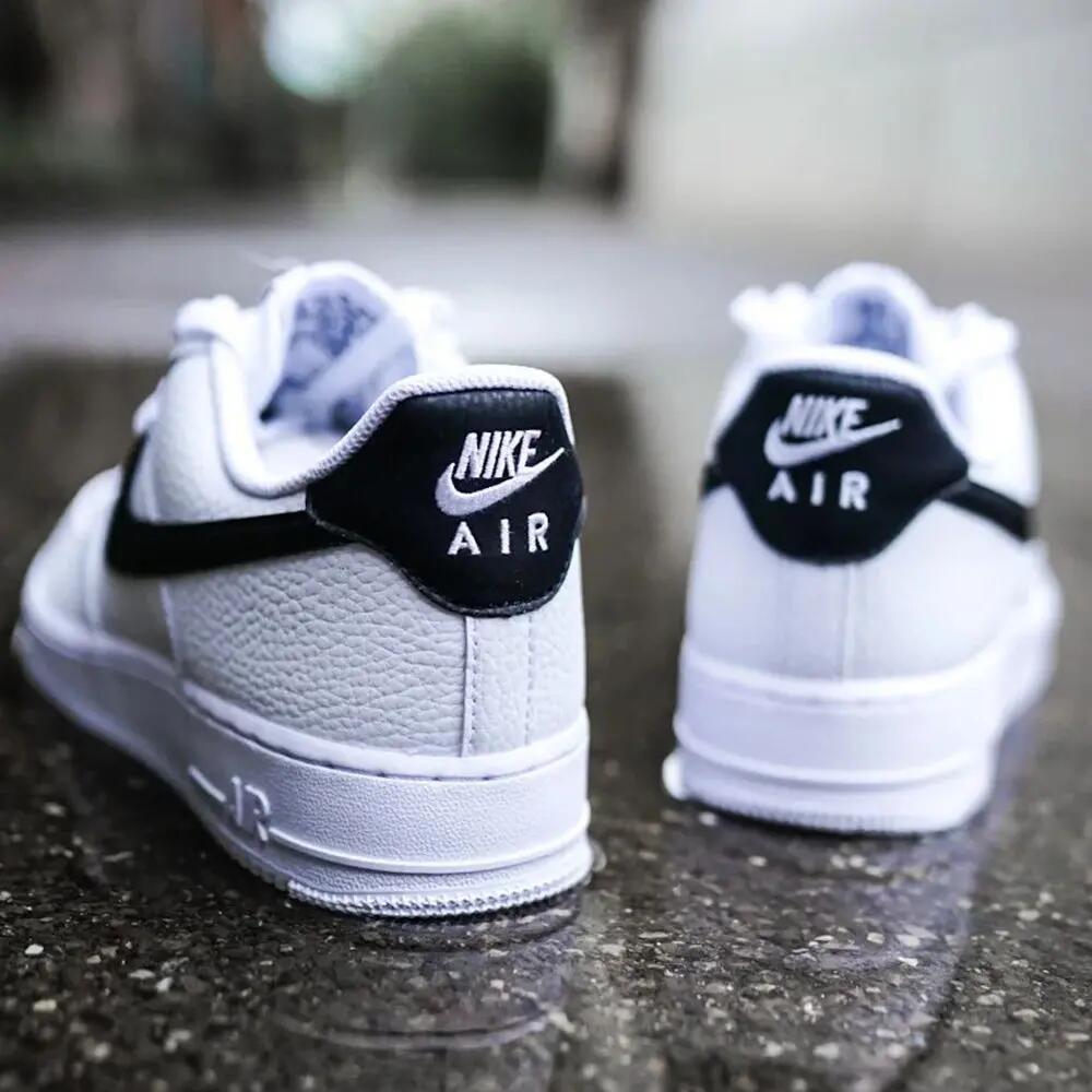 Nike Air Force 1 - White / Black (W) 6/6