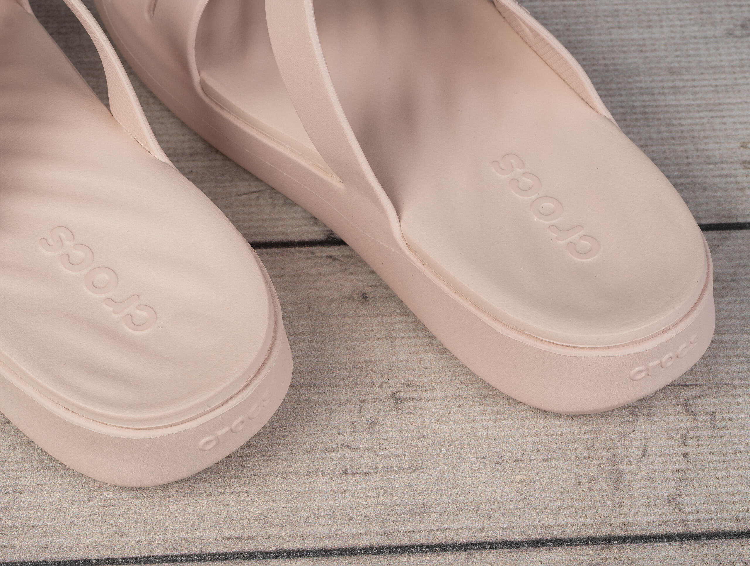 Sandalias Crocs modelo 209587-6UR para mujer 4/7