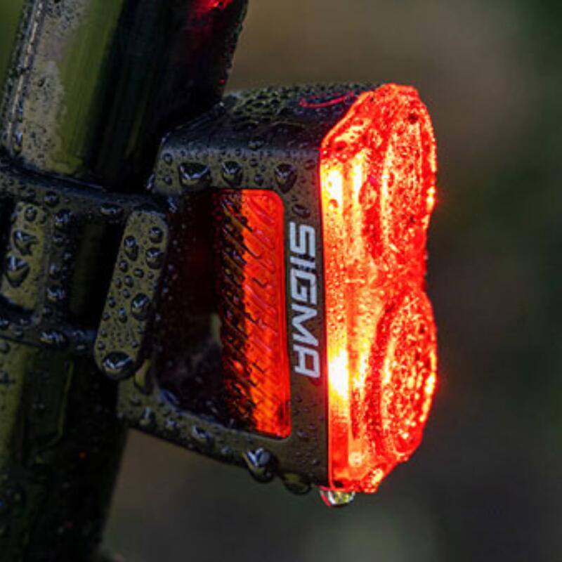 Lumină spate pentru bicicletă Sigma Buster RL150, 150 lumeni, roșie