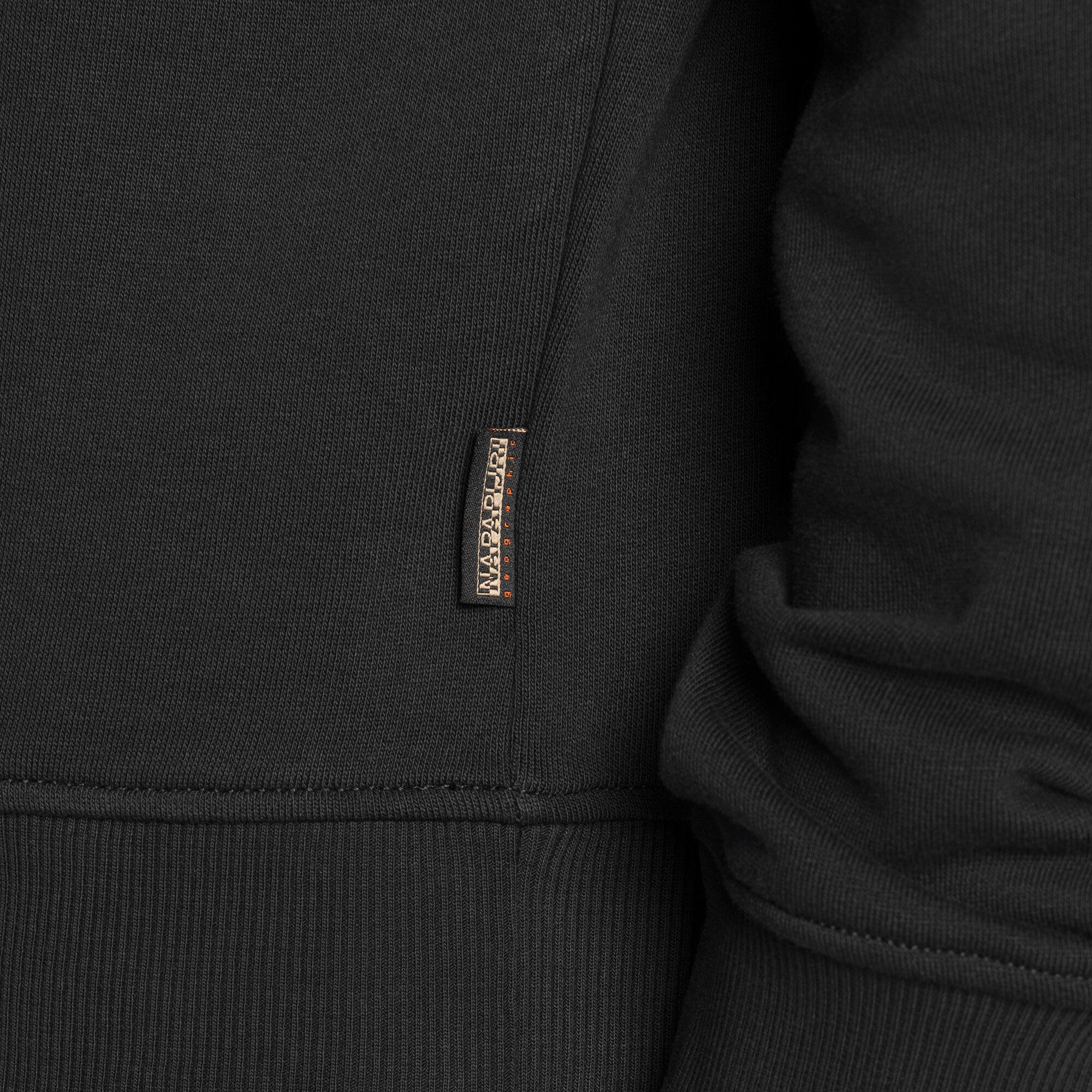 Sudadera Napapijri Balis Crew Negra para Senderismo 4/5