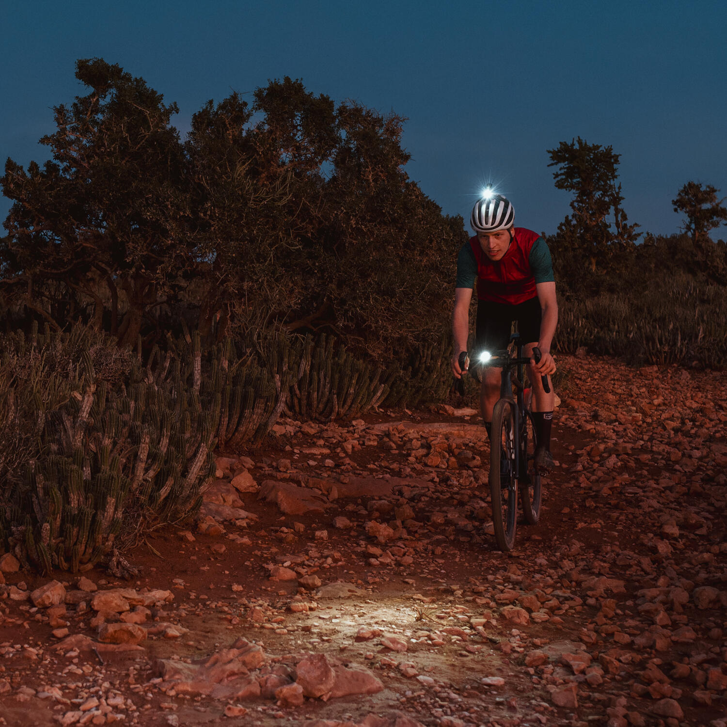 ÉCLAIRAGE VÉLO AVANT POUR CASQUE BUSTER 150 HL - 150 LUMENS 6/8