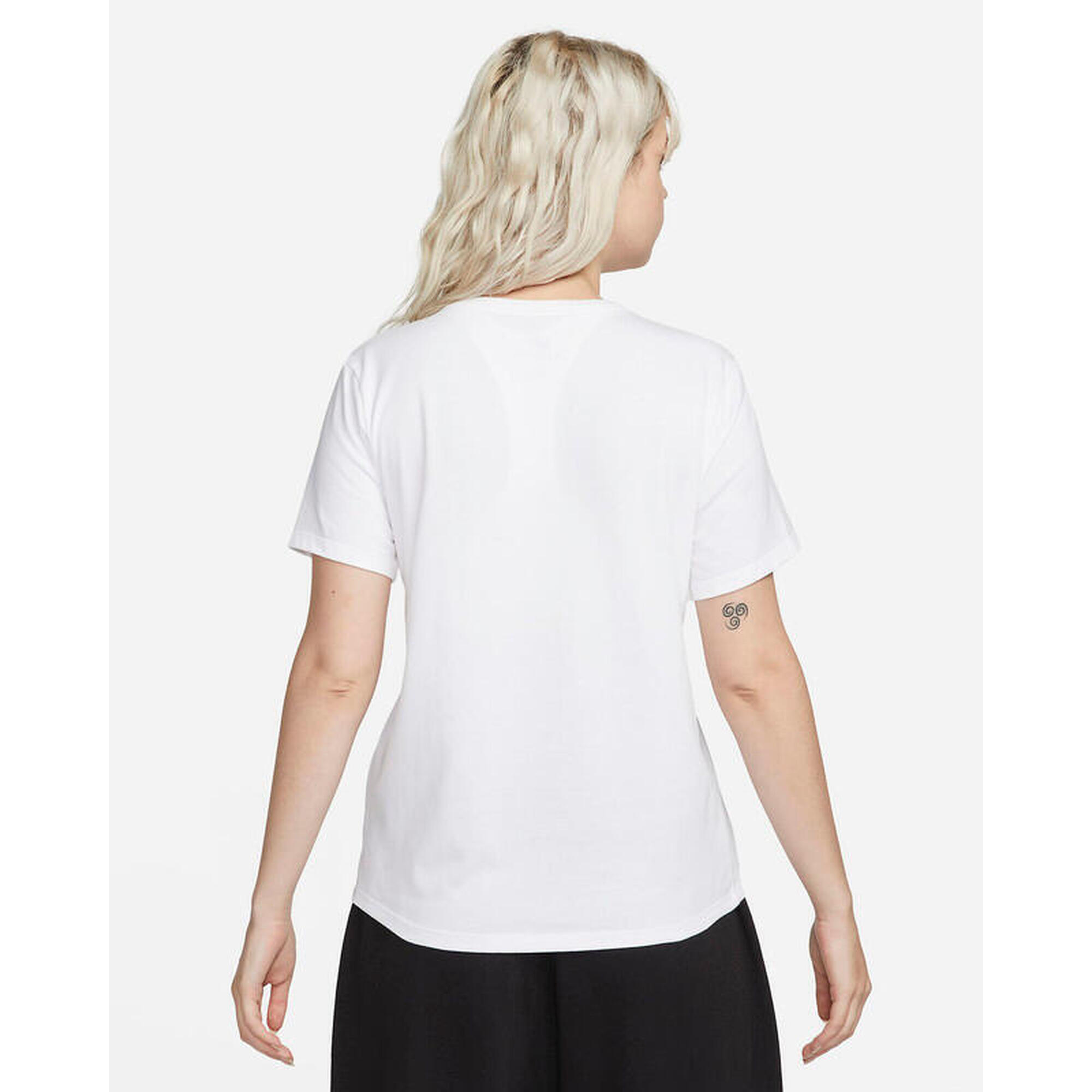 Tricou Nike Sportswear Club Essentials pentru femei