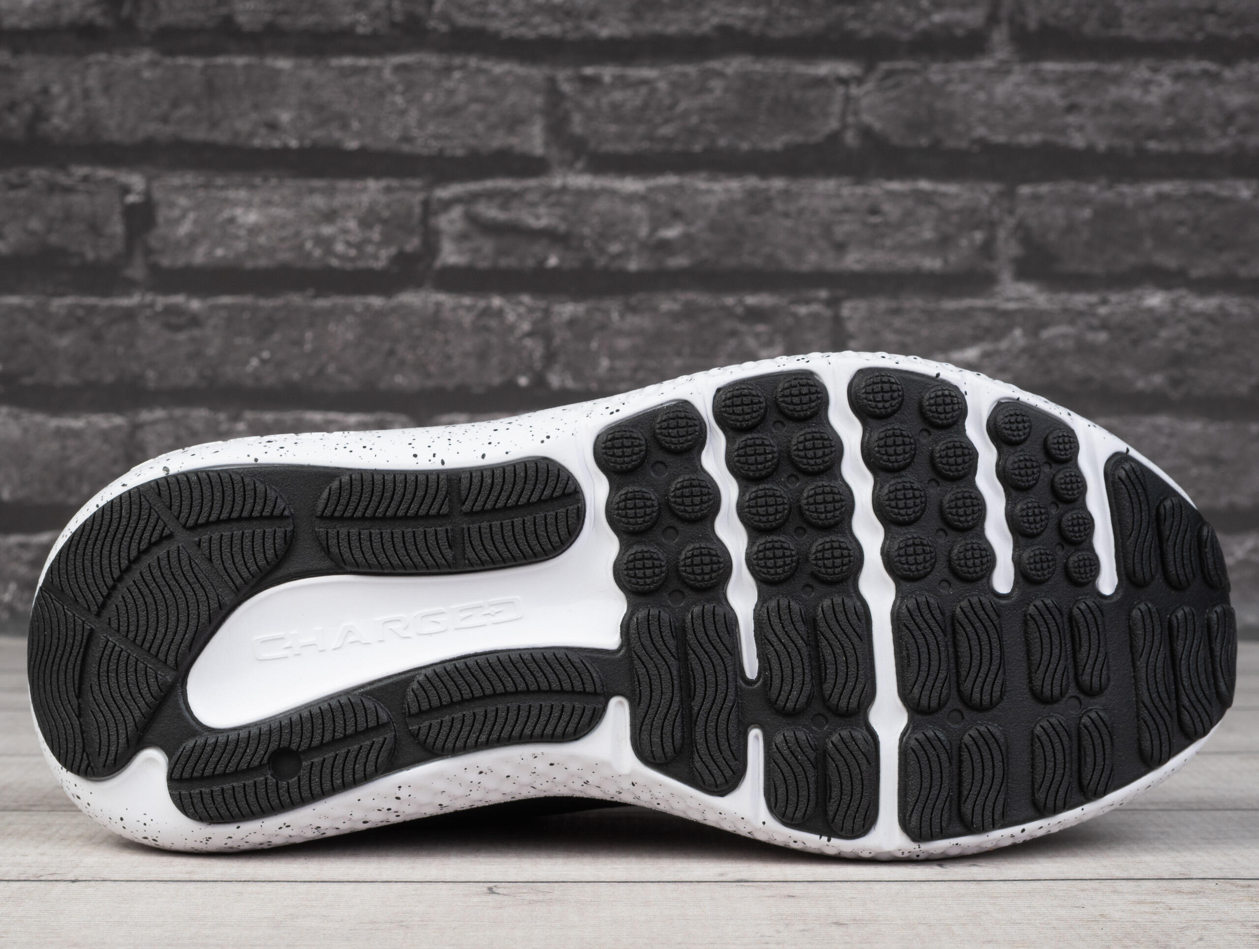 Buty męskie sportowe Under Armour CHARGED SURGE 4 5/7