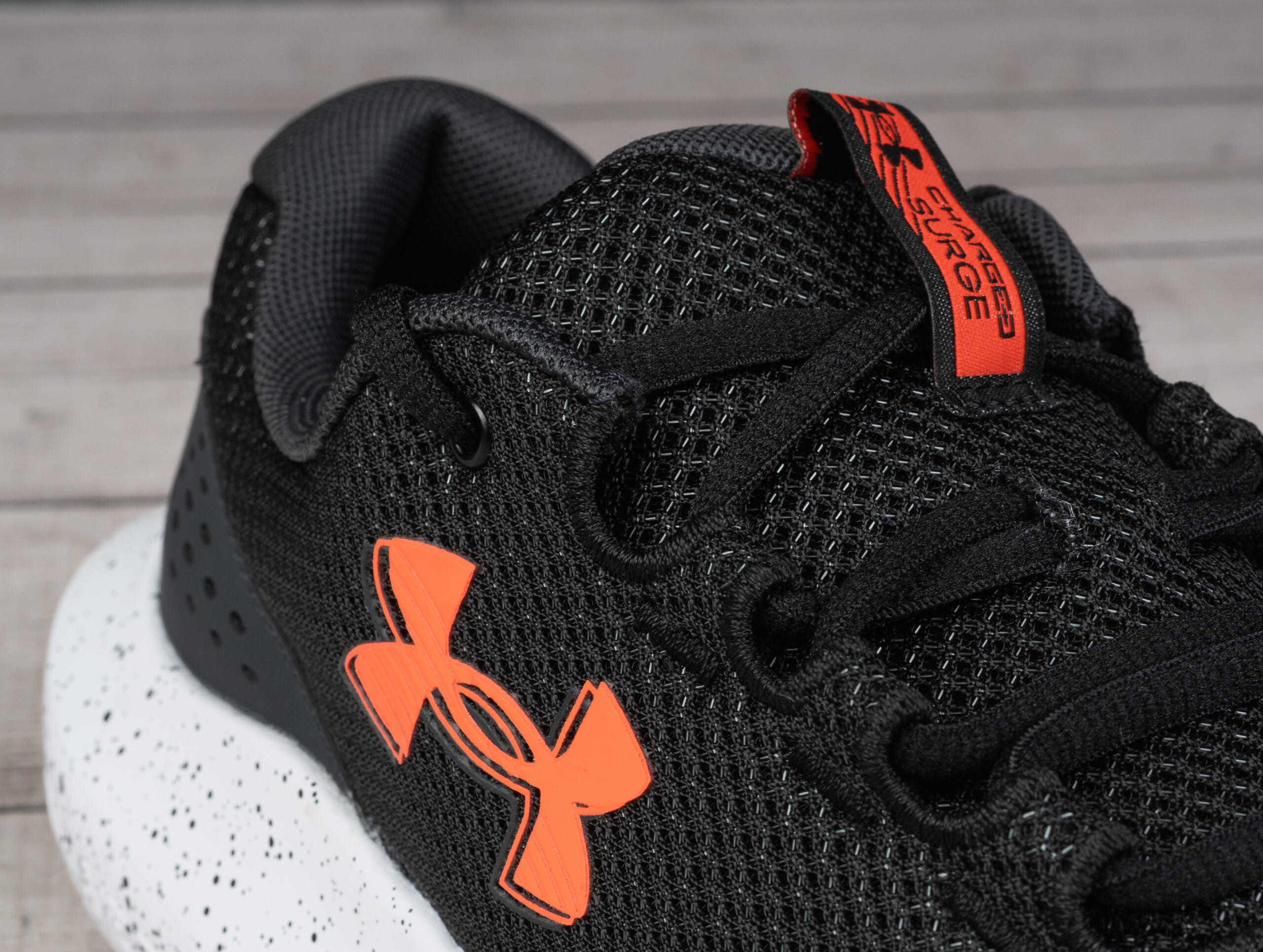 Buty męskie sportowe Under Armour CHARGED SURGE 4 6/7