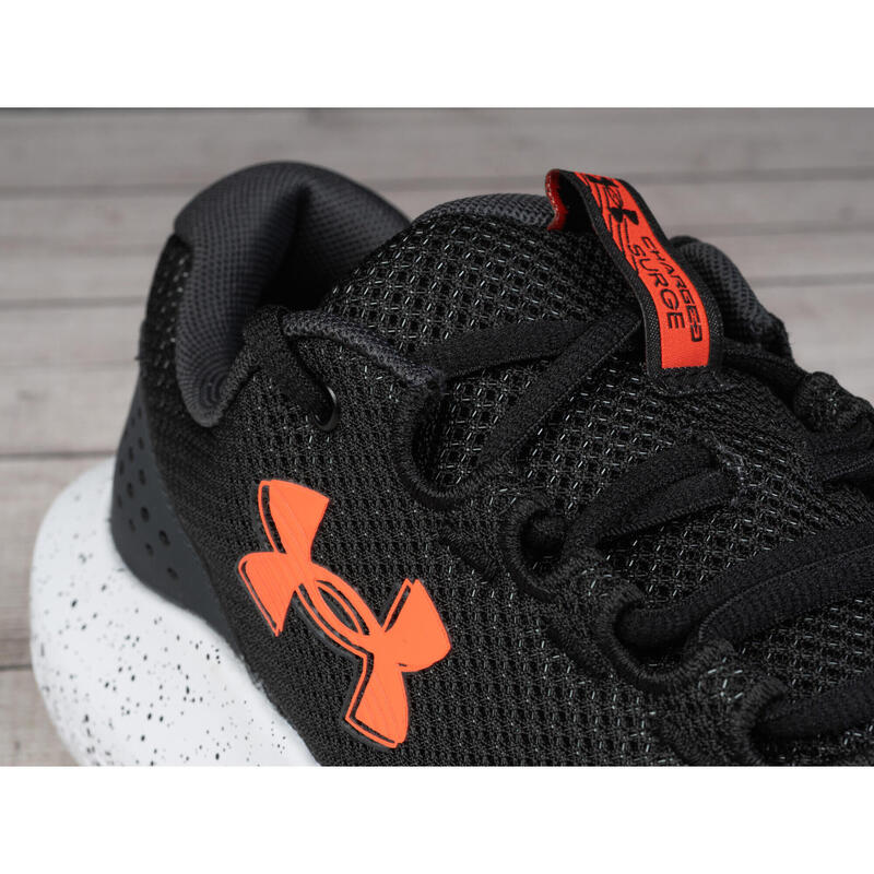 Buty męskie sportowe Under Armour CHARGED SURGE 4