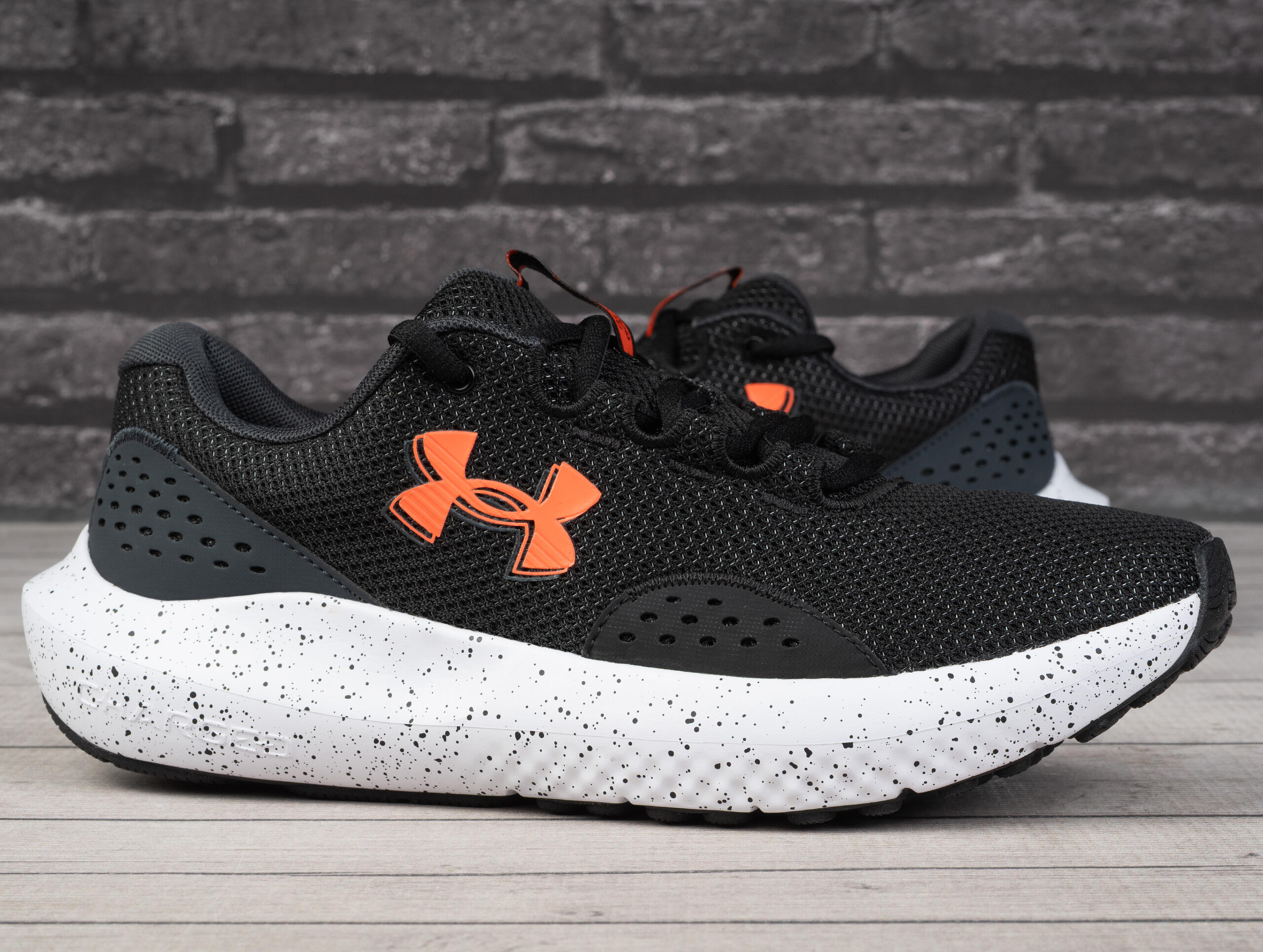 Buty męskie sportowe Under Armour CHARGED SURGE 4 2/7