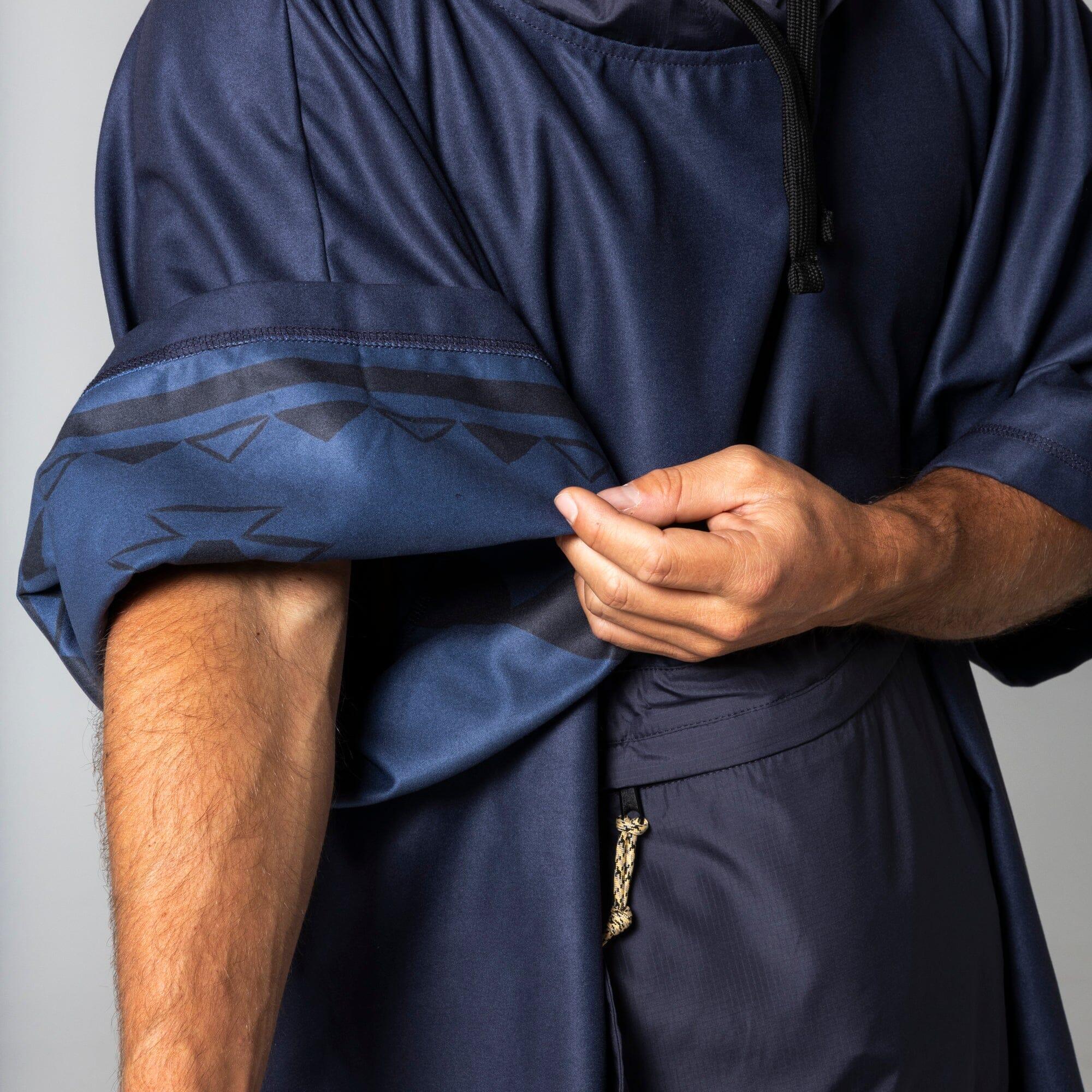 PONCHO MICROFIBRA OCEAN NAVY / ETHNO 3/4