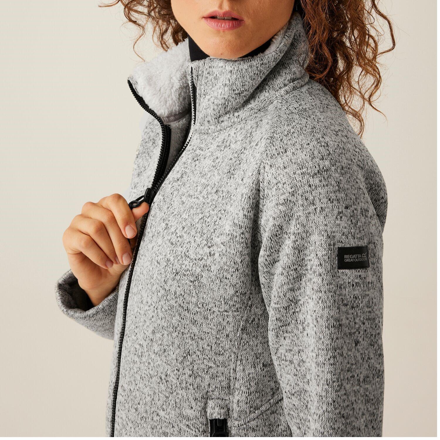 Regatta Emilide Strickfleecejacke mit Teddyfleece innen für Damen 3/7