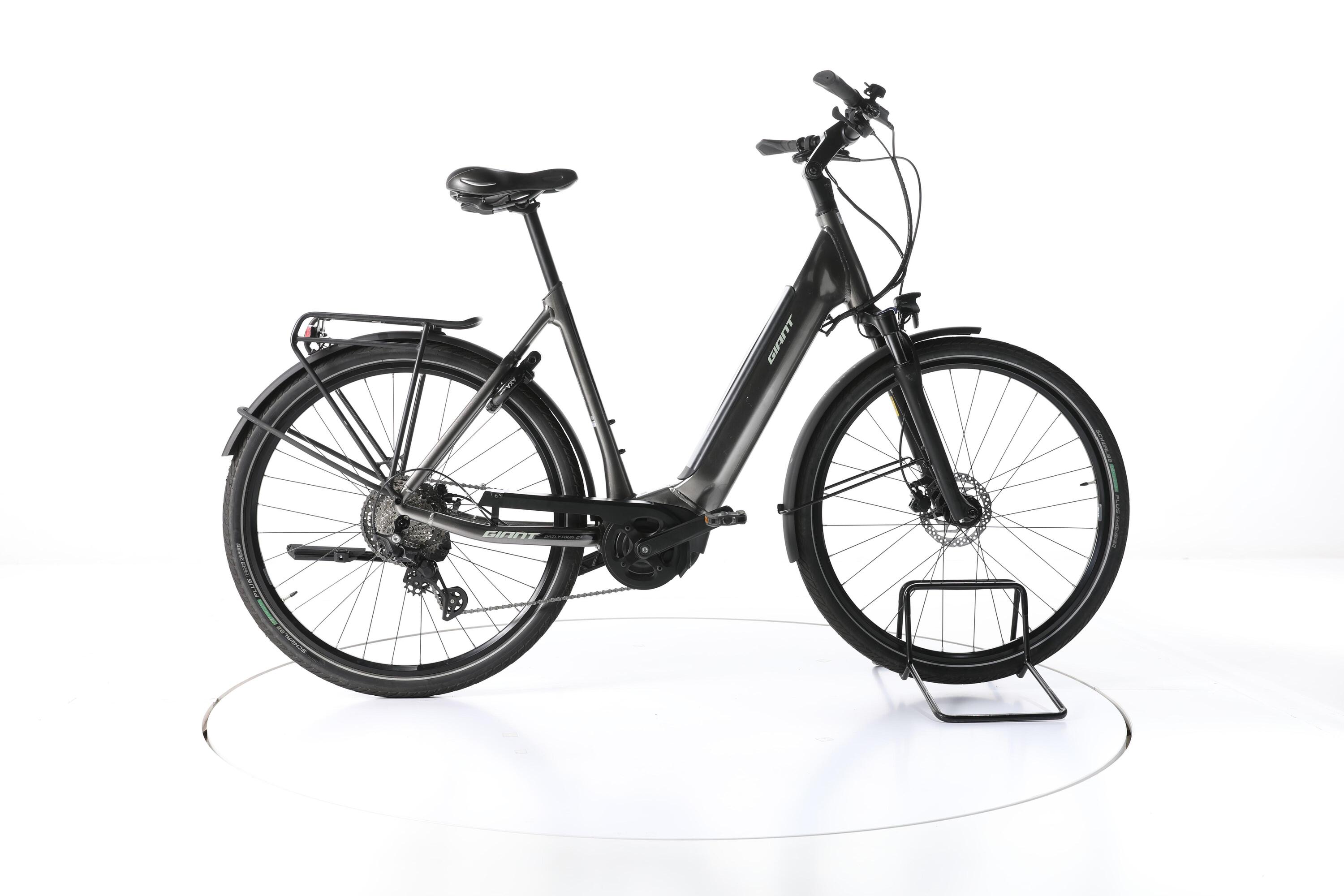 GIANT Refurbished - Giant DailyTour E+ 2 D Trekking E-Bike Lage instap 2022 - Goed
